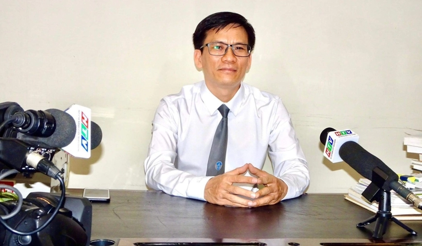 Vụ bé trai đá bóng gây tai nạn chết người: Ai chịu trách nhiệm? Ý kiến LS Hùng trên PLO