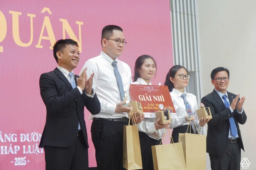 Cá nhân nợ thuế từ 50 triệu đồng trở lên bị tạm hoãn xuất cảnh không?